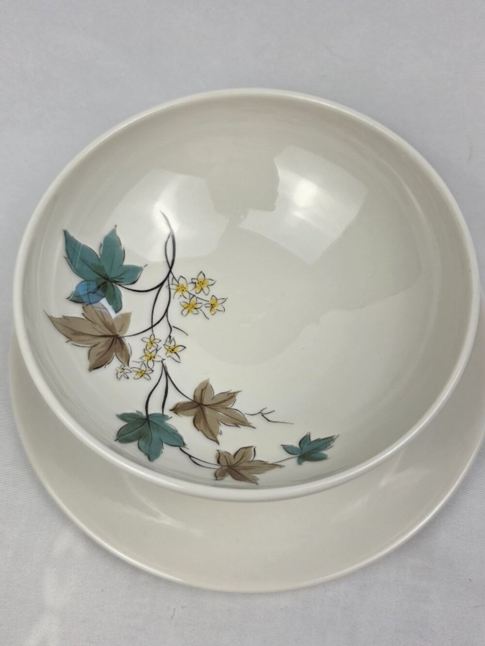 Syracuse Woodbine Gravy Boat with Underplate Ivory with Brown & Green Leaves